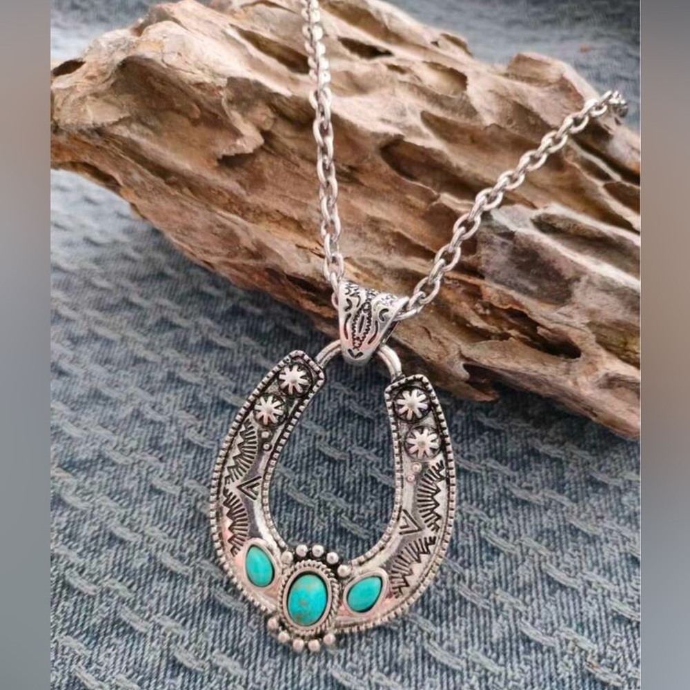 Western Necklace Horseshoe Turquoise Pendant Necklace Cowgirl Style